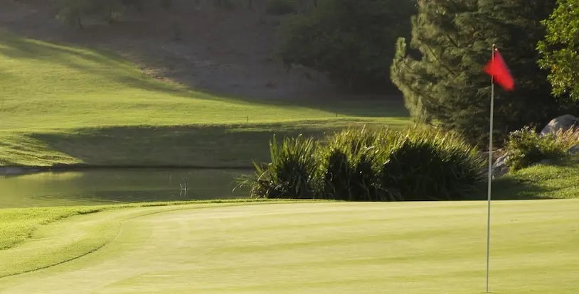 red flag on a golf course